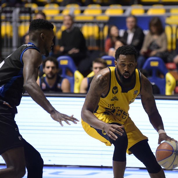 La Reale Mutua Basket batte Latina grazie ad un gran secondo tempo