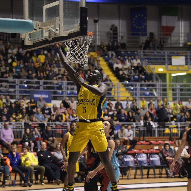 La Reale Mutua Basket Torino sa soffrire. E batte Rieti