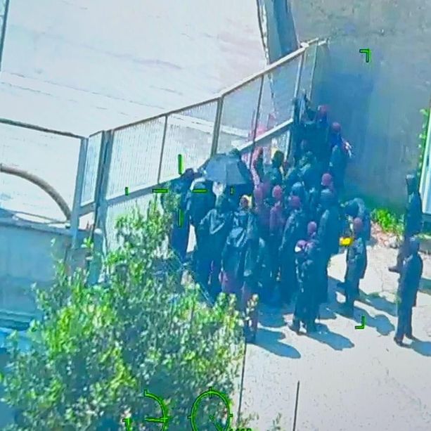 Tensioni al corteo No Tav: bombe carta e fuochi d'artificio contro la Polizia