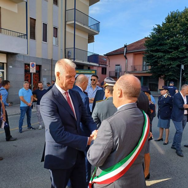 Operai uccisi dal treno, il ministro Zangrillo a Brandizzo: &quot;Una tragedia che non doveva accadere&quot;
