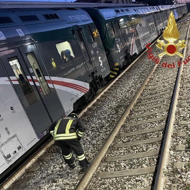 Travolta dal treno in stazione, donna muore a Vedano Olona