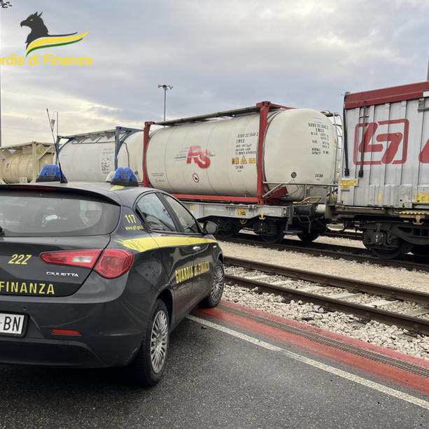 La Finanza di Varese sequestra oltre trecentomila litri di carburante di contrabbando: il gasolio e la benzina confiscati assegnati a vigili del fuoco e Fiamme Gialle