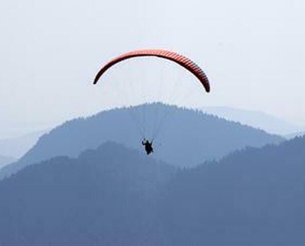 Parapendio in difficoltà sui monti della Valcuvia: in azione i soccorsi