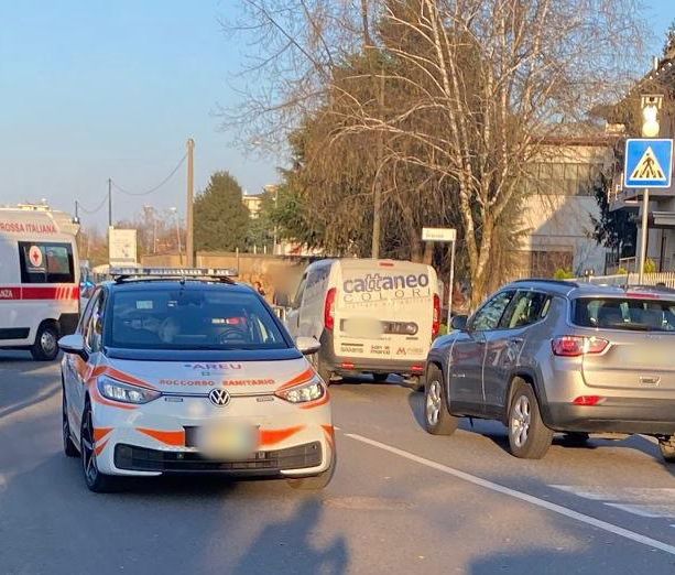 VIDEO E FOTO. Pedone investito sulle strisce a Busto