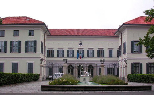 Ladro in azione nel municipio di Castellanza colpisce dipendente