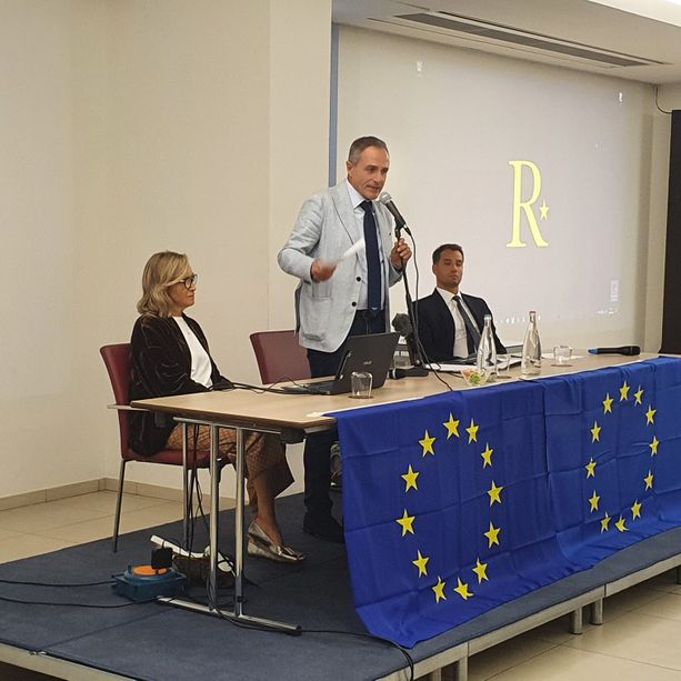 I Repubblicani di Reguzzoni si presentano e fanno il pieno: «Costruiamo insieme un partito popolare di massa»