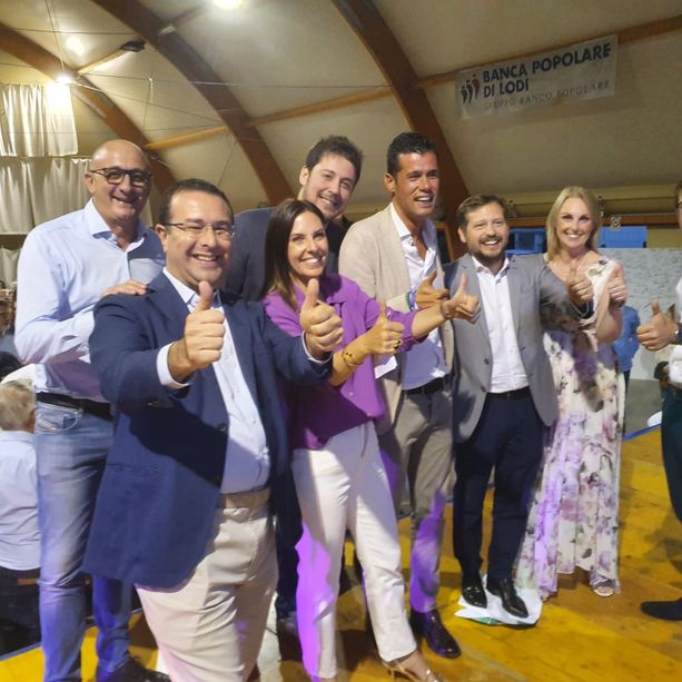 VIDEO. Tovaglieri festeggia con i sostenitori: «Ora portiamo a Bruxelles le esigenze del territorio»