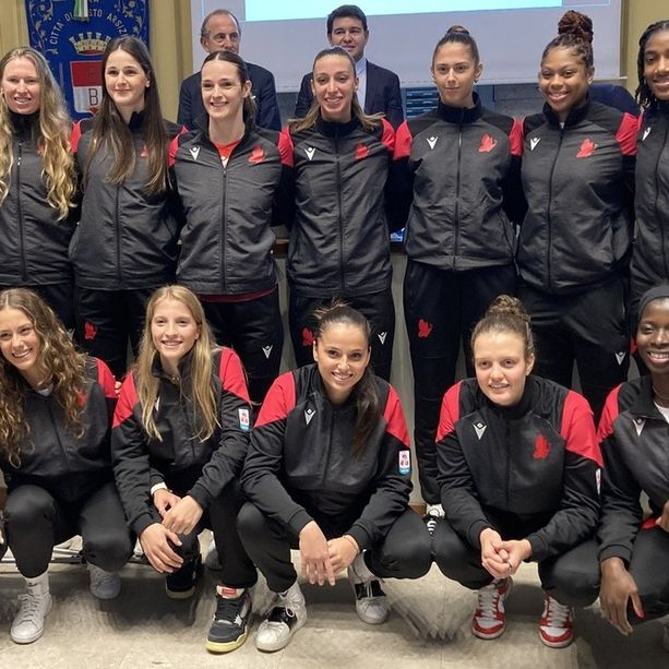 VIDEO E FOTO - La nuova Uyba si presenta in Comune a Busto. Pirola: «Insieme si vince»