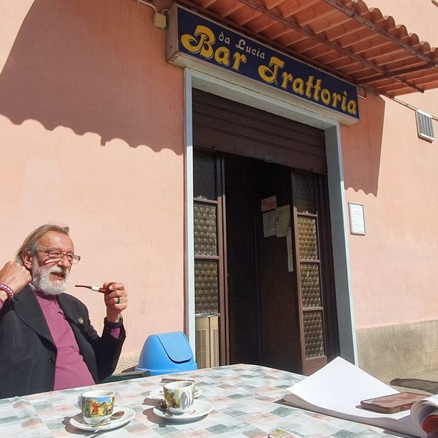 &quot;Lumbard tas!&quot;: la scintilla, i viaggi con Bossi e le riunioni nel bar di mamma Lucia. La Lega delle origini secondo Modesto