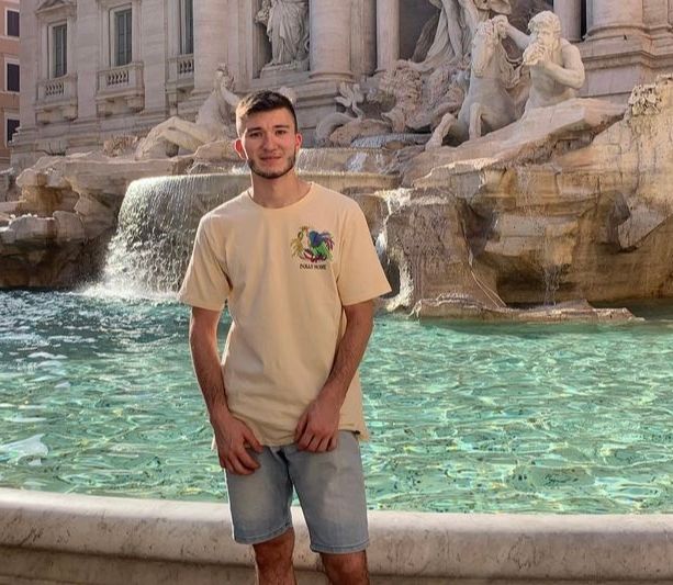 Marnate stretta nel dolore per Luca: «Da dove sei ora vedi sicuramente meglio e più in profondità del nostro dolore»
