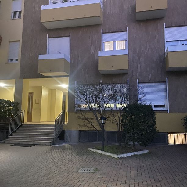 Busto vicina alla famiglia distrutta dal terremoto. Un figlio: «Mia mamma era una donna generosa»