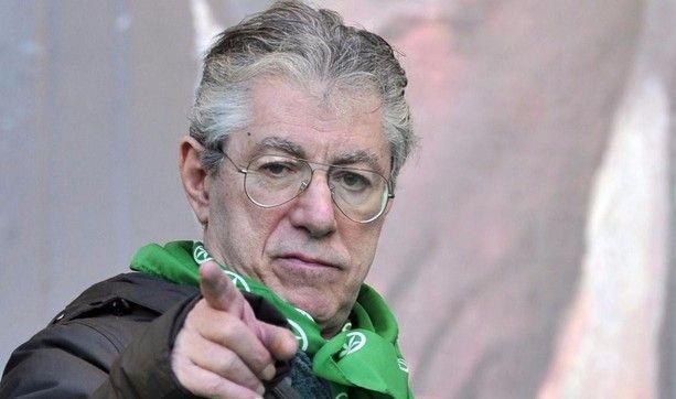 Ufficiale: Bossi fuori dal Parlamento. Salvini: «Senatore a vita»