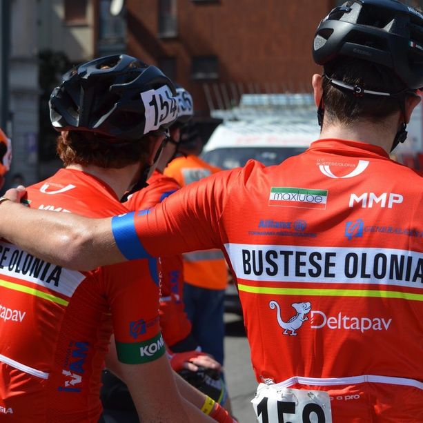 Felicità è una bici (con un libro). Busto e la Valle corrono verso il futuro