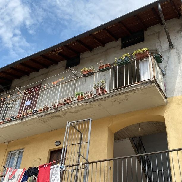 Malnate si stringe nel dolore per Carmela, trovata morta in casa: «Una donna sempre composta ed elegante. Nessuno poteva volerle fare del male»