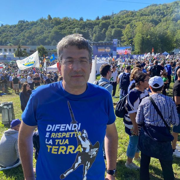 VIDEO E FOTO. La Lega varesina: «Noi carichi dell'energia di Pontida». E il ministro Giorgetti: «Ci vuole coraggio per avere equilibrio»