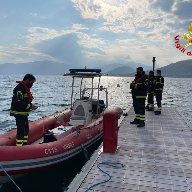 Scompare un uomo, scattano le ricerche a Caldè. Al setaccio le sponde del Maggiore