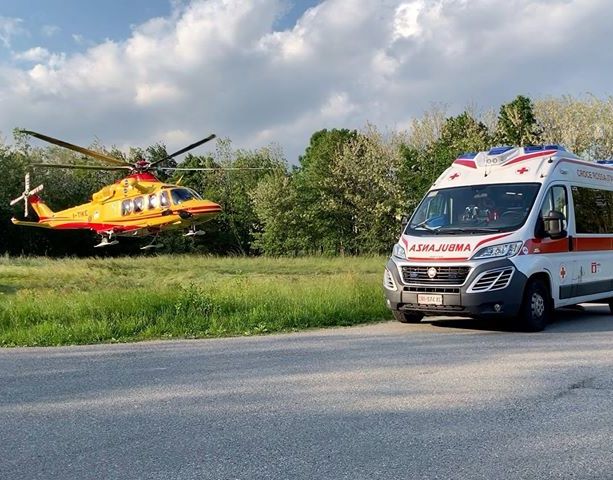 Malgesso, schianto con un Tir sulla superstrada Vergiate-Besozzo: grave motociclista