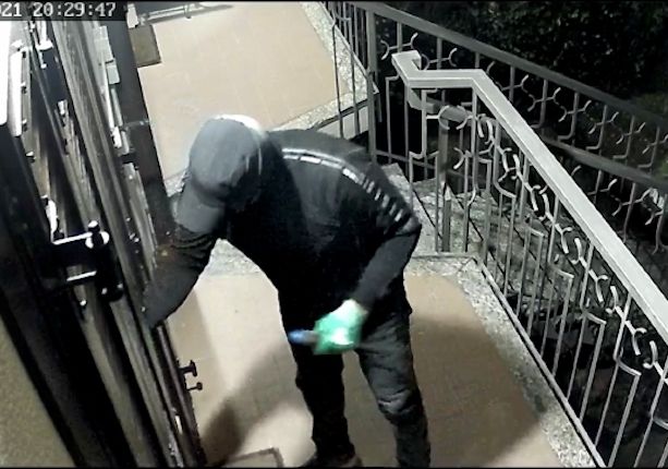 In Valganna furti in casa, portati via oro e denaro. Forzata una finestra in 90 secondi