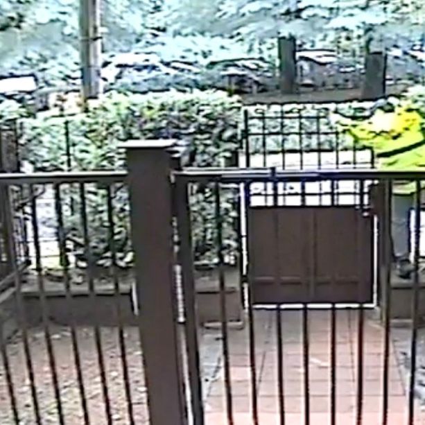 Rapinano pistola in pugno la casa di riposo, poi derubano il parroco: incastrati dalle telecamere e arrestati