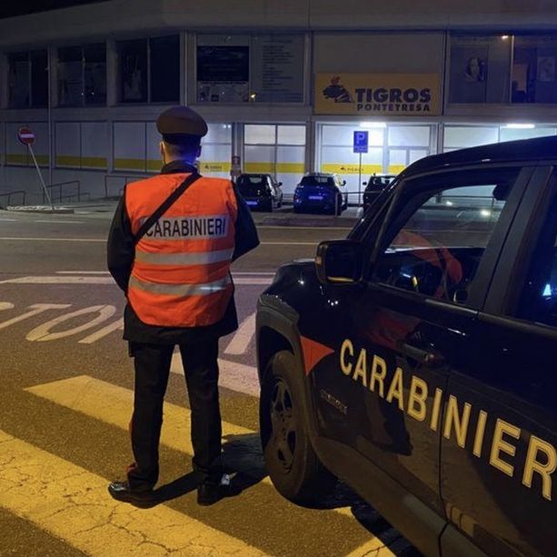 Madre vittima del figlio violento: dopo i maltrattamenti le incendia la casa