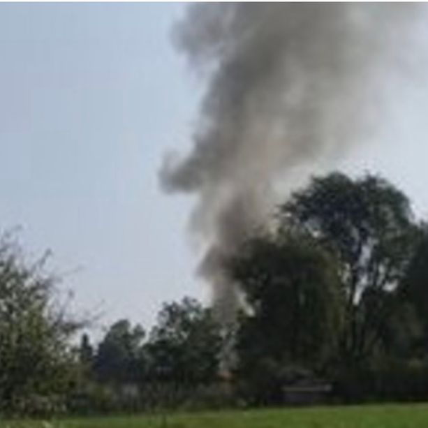 Abitazione di corte in fiamme a Osmate: vigili del fuoco in azione con 25 uomini e 8 automezzi
