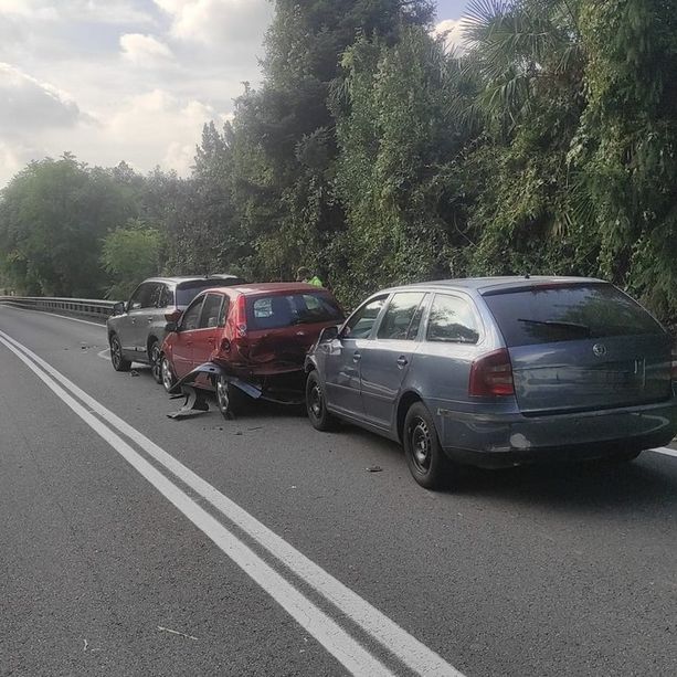 Varese, scontro fra più auto in via Autostrada: soccorse cinque persone, tra loro due bambini