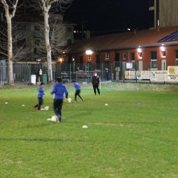 Felicità è stare insieme attorno a un pallone: il ritorno dei ragazzi in campo