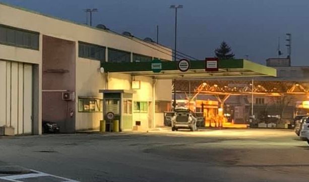 Cessato l'allarme bomba al Gaggiolo: sull'auto sospetta nessun esplosivo. L'uomo alla guida denunciato e portato in ospedale