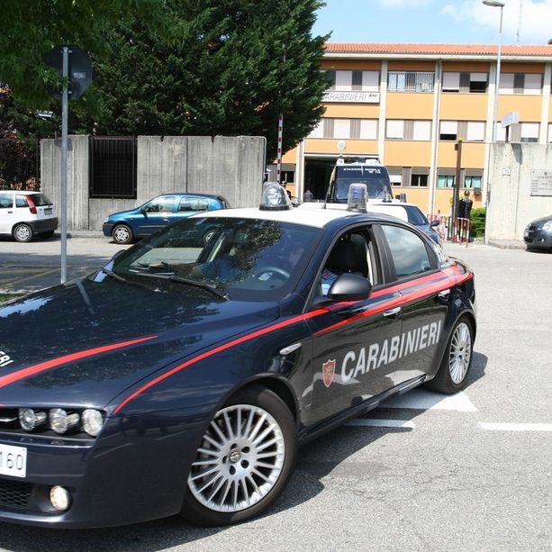 Rapinano pistola in pugno la casa di riposo, poi derubano il parrocco: incastrati dalle telecamere e arrestati