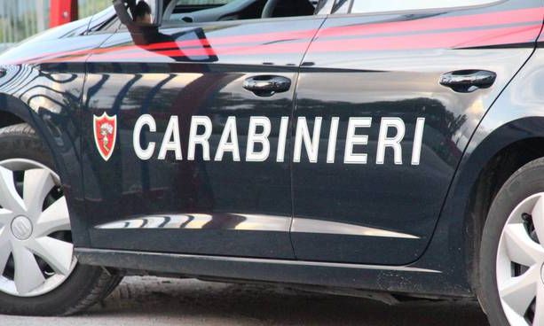 Rapina in banca con pistola e taglierino: ferito di striscio un dipendente. E' caccia a tre banditi