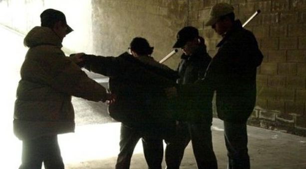 Picchiavano e rapinavano i coetanei, quattro minorenni scoperti dai carabinieri