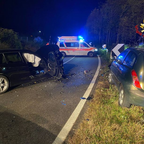 FOTO. Schianto all'alba sulla statale 233: due feriti e strada chiusa