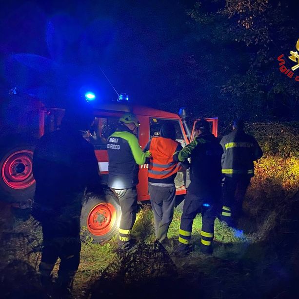 FOTO. Cercatore di funghi scivola e cade nella scarpata: salvato nella notte