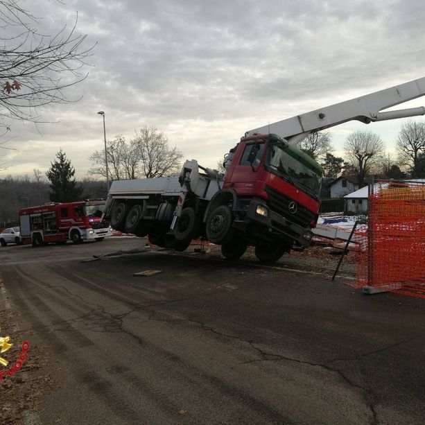 Incidente sul lavoro in un cantiere di Bodio Lomnago: cede betoniera, muore operaio