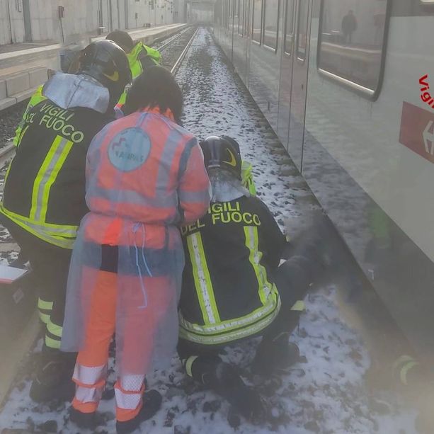 Ragazzo di 15 anni investito dal treno ad Arcisate: è grave. Circolazione ferroviaria sospesa per quasi tre ore