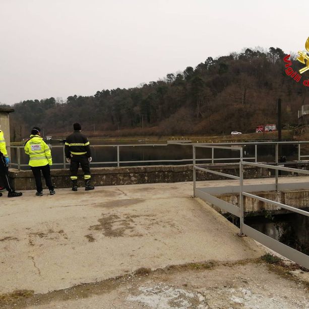 Affiora un cadavere nelle acque del Ticino alla diga del Panperduto
