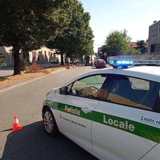 Busto, incidente tra un’auto e una bici: sviene ciclista. Traffico in tilt
