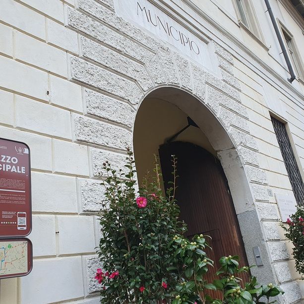 Agente aggredito, la condanna: «Gesto vile e deprecabile»