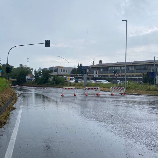 Castellanza, due auto estratte dal sottopasso allagato di viale Borri