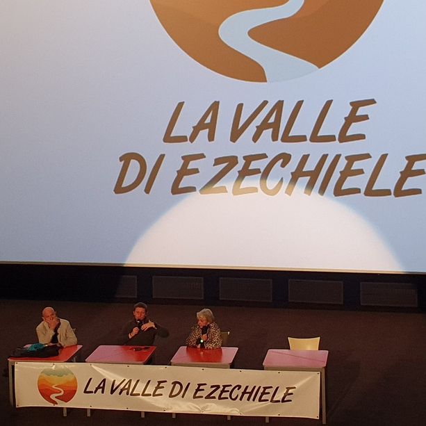 Pina Auriemma guarda “House of Gucci” con La Valle di Ezechiele. E boccia il film