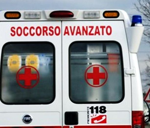 Auto ribaltata: ragazza di 23 anni ferita a Besano