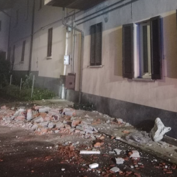 FOTO. Fuga di gas: esplosione nella notte a Sesto Calende. Evacuate alcune abitazioni