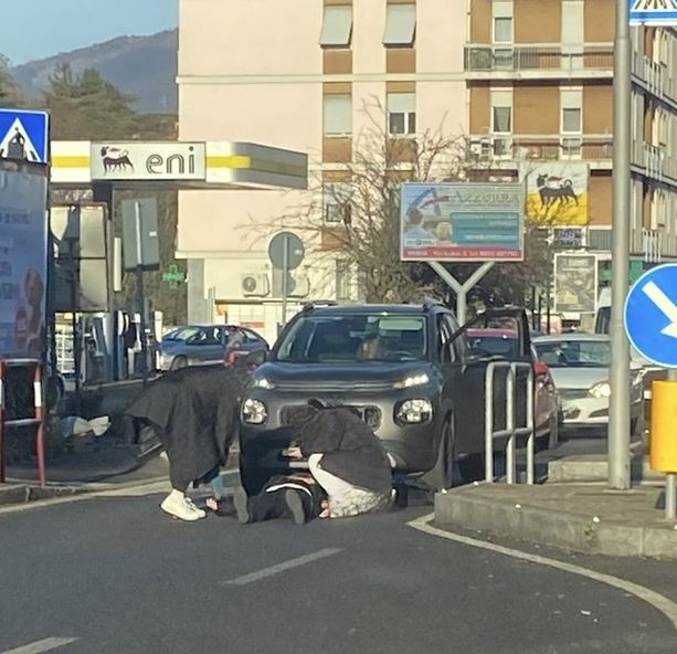 Due pedoni investiti a Varese e Buguggiate, soccorsi in azione in codice rosso