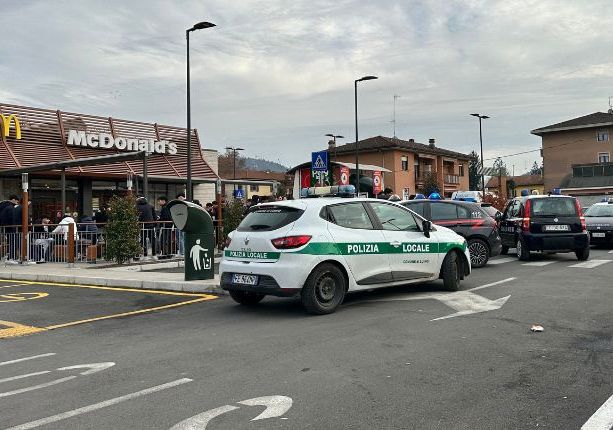 Si danno appuntamento per fare a botte, sventate due maxi-risse tra duecento giovanissimi a Luino