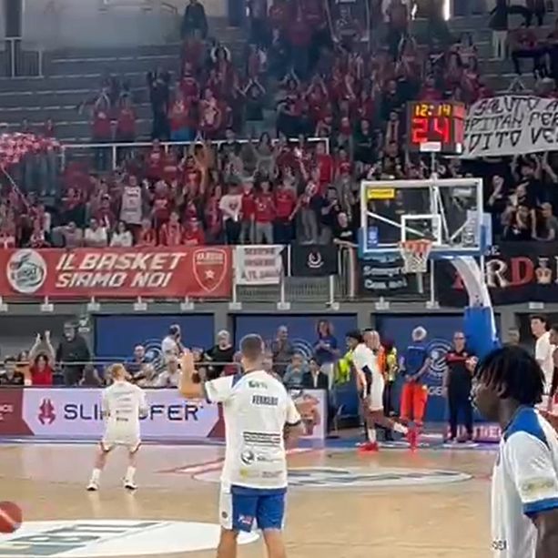VIDEO Un capitano è per sempre: i tifosi varesini in trasferta salutano Giancarlo Ferrero
