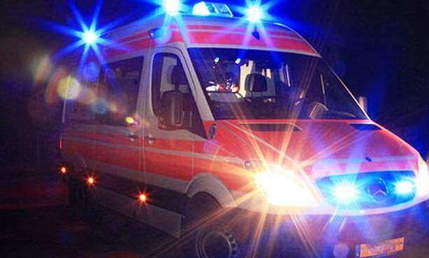 Auto fuori strada sulla Varesina: donna ferita a Tradate