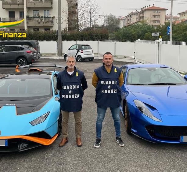 Bonus facciate e crediti falsi, la Guardia di Finanza scopre una frode da 20 milioni. Con i soldi compravano Ferrari e Lamborghini