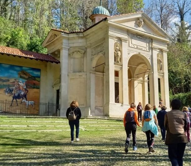 Malore lungo la via della Cappelle al Sacro Monte: paura per un 55enne