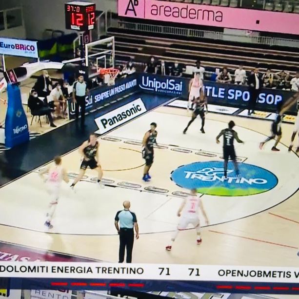 Un Douglas da NBA fa sorridere Varese