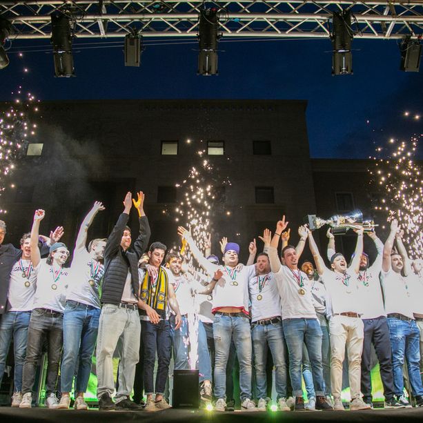 FOTO e VIDEO - La festa dei Mastini: l'hockey ha riconquistato questa città